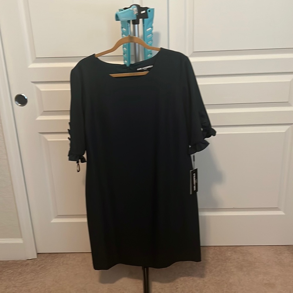 BNWT Karl Lagerfeld emerald green dress with ruffled sleeves and pearl details